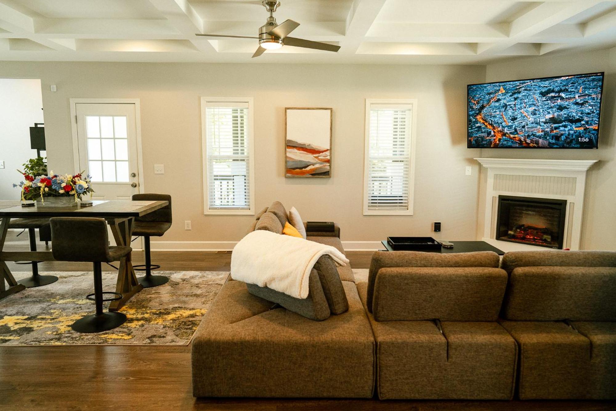 Enjoy This Mini-Mansion Near Downtown And The Airport! Atlanta Eksteriør billede