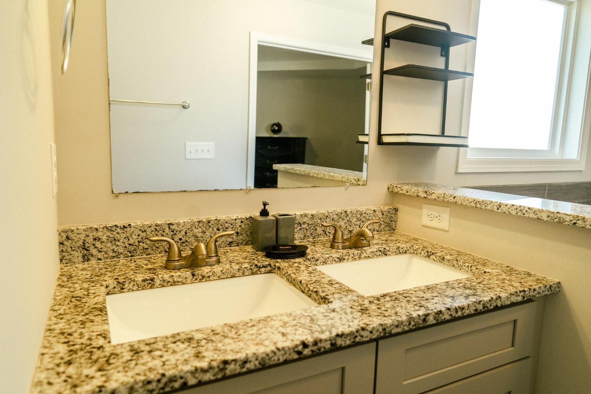 Enjoy This Mini-Mansion Near Downtown And The Airport! Atlanta Eksteriør billede