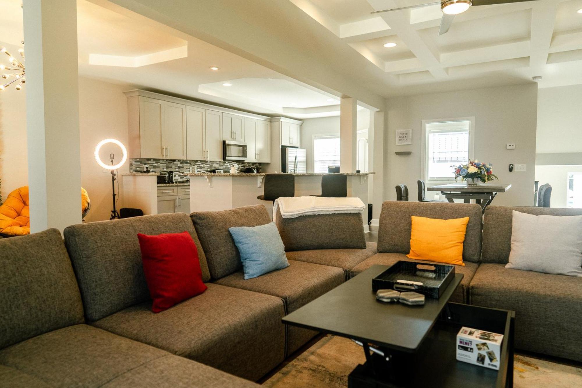 Enjoy This Mini-Mansion Near Downtown And The Airport! Atlanta Eksteriør billede