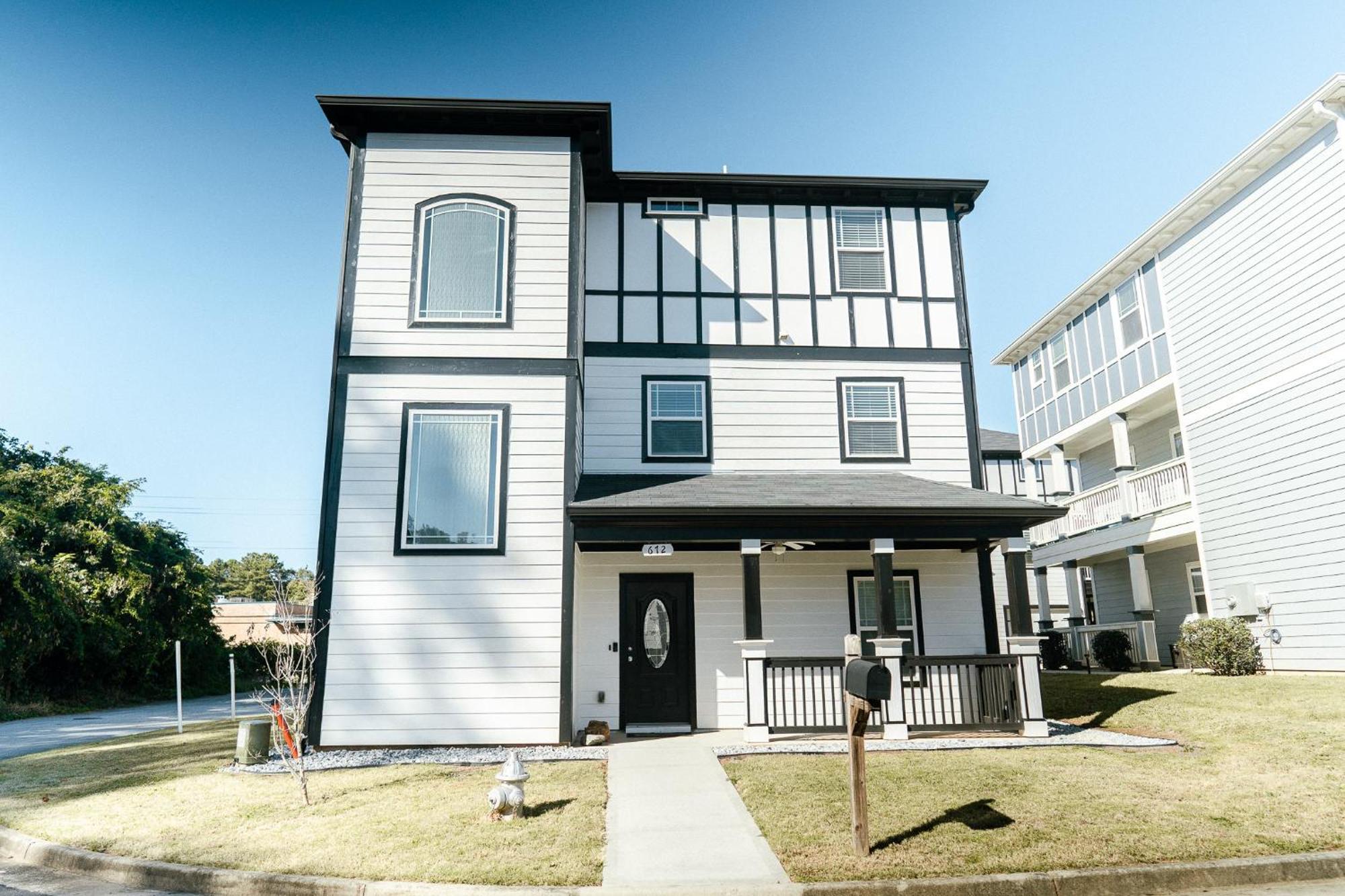 Enjoy This Mini-Mansion Near Downtown And The Airport! Atlanta Eksteriør billede