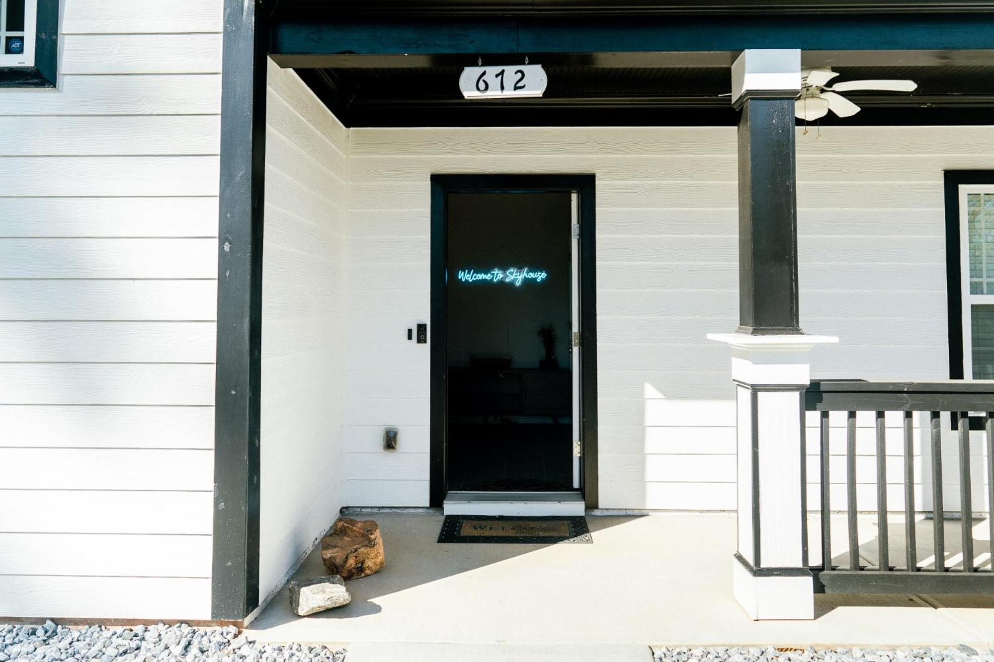 Enjoy This Mini-Mansion Near Downtown And The Airport! Atlanta Eksteriør billede